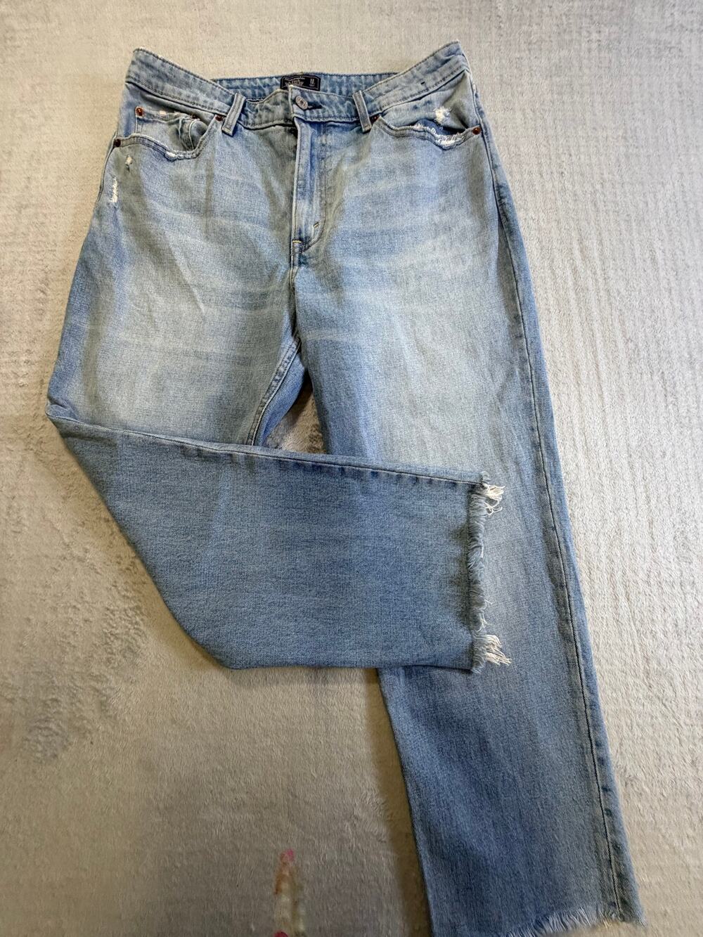 Abercrombie & Fitch Zoe Jeans 32 Natural Rise Ankle Straight Distressed Denim